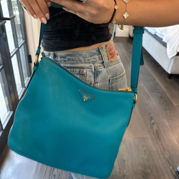 100% authentic Prada Besace Leather Shoulder Bag - Picture 4 of 4